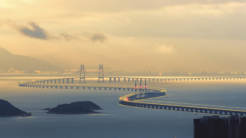 10、龐源租賃參建國家“世紀工程”港珠澳大橋（2012—2017年）_副本.jpg